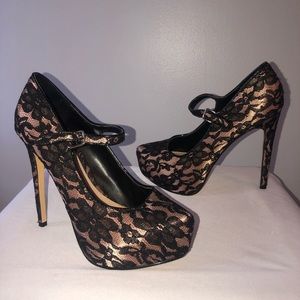 SOLD!! Black and Tan lace pumps